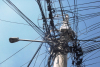 Prefeitura retirou 53 toneladas de fios em desuso dos postes de quatro bairros em Goiânia